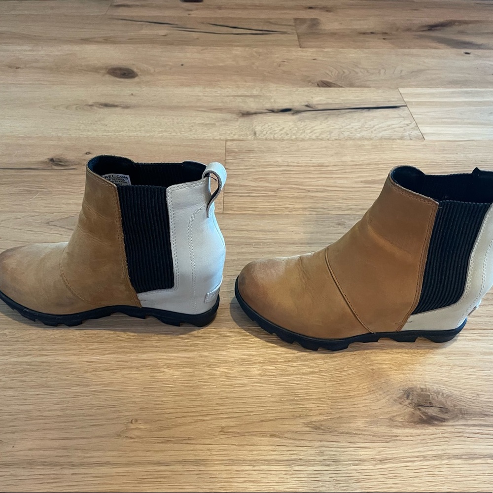 Sorel Two-Tone Tan and Cream Joan of Artic Ankle Boots
